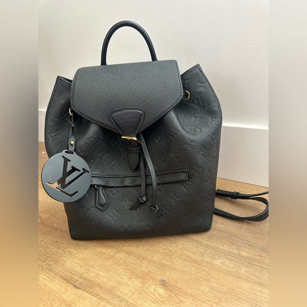 *MAKE OFFER* Like new Louis Vuitton montsouris empriente NM PM